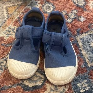 Chus Chris Navy Size 8 (EuroSize 24) EUC